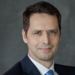 factura finala de energie de acasa ar putea scadea cu pana la 25 daca distribuitorilor li se permite sa investeasca in plus un miliard de ero pe an in retele volker raffel e on 6a379cda996af