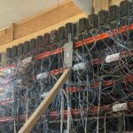 ferma clandestina de criptomonede cu peste 400 de servere descoperita de anaf intr o cladire dezafectata din satu mare 6a3a426a7f64a