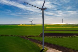 in romania orice noua centrala electrica este oprita prin lege dupa ce primeste ok ul tehnic desi tara are nevoie de energie chiar acum parcul eolian cu cele mai mari turbine din tara este operati 6a344ffeee004