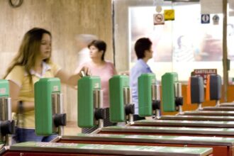 nu mai creste pretul calatoriei la metrou scumpirea a fost anulata anunta ministrul transporturilor 6a352227b6c1c