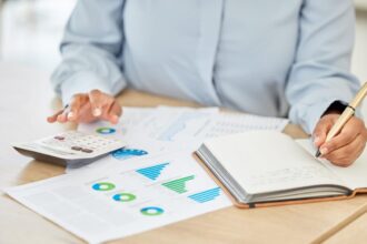 salariul minim creste la 4 325 de lei brut de maine 1 iulie valoarea punctului amenda se majoreaza asigurarea optionala la pensie se scumpeste dar nu si cea optionala la sanatate 6a43ed6e0bb50
