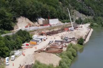 video autostrada a1 sibiu pitesti imagini noi cu lucrarile la ecoductul calinesti care va traversa dn7 calea ferata si raul olt 6a3551d0b9cdc