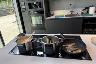 ai intra in bucatarie au aparut inclusiv in romania oalele care gatesc singure cat costa si cum functioneaza 6a4d5219c0253