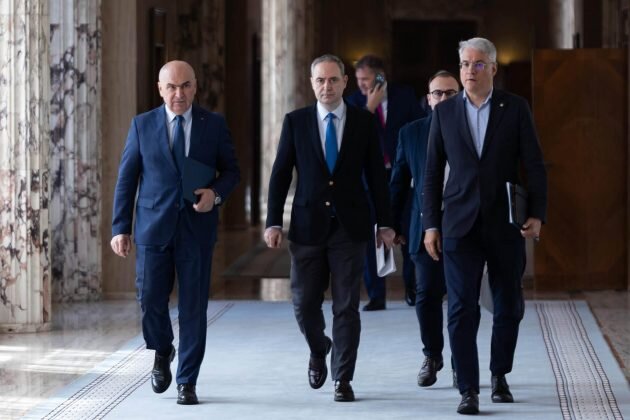 alexandru nazare spune ca a gasit o solutie pentru finantarea romatsa pana la finalizarea diferendului cu pfizer printr un credit punte de la o banca romaneasca 6a6769c9b045f