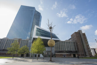 bce vrea sa profite de momentul global al euro si face disponibla incepand din trimestrul iv o noua linie de lichiditate pentru bancile din afara zonei euro 6a64645aa8841