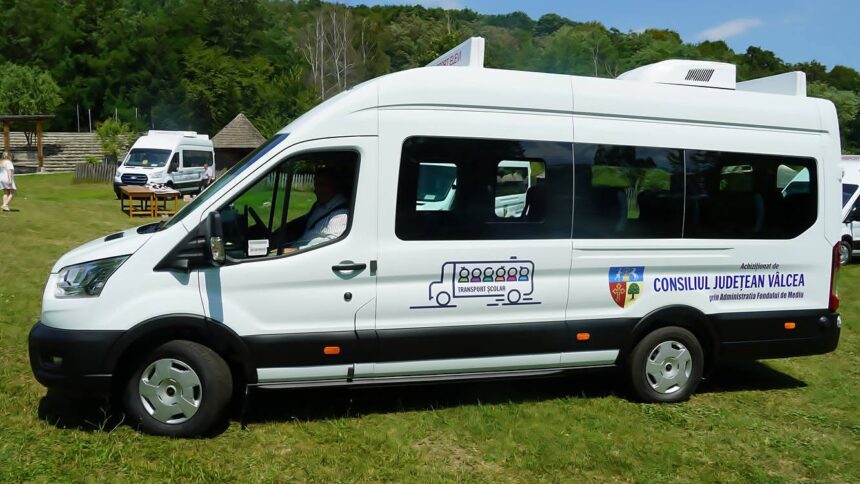 cj valcea a cumparat 25 de microbuze noi pentru transportul elevilor cu bani obtinuti de la afm 6a67a20e7bc9a