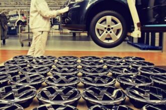 criza volkswagen fabrici inchise aproape 100 000 de concedieri seful gigantului spune ca exista solutii mai inteligente decat inchiderea uzinelor pentru a face economii 6a54925d10b96