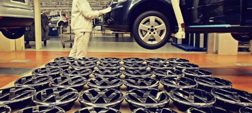 criza volkswagen fabrici inchise aproape 100 000 de concedieri seful gigantului spune ca exista solutii mai inteligente decat inchiderea uzinelor pentru a face economii 6a54925d10b96
