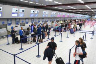 dnsc conectarea la retele wi fi gratuite din aeroporturi hoteluri si cafenele poate expune datele personale si financiare unor riscuri semnificative 6a64b8c6315ab