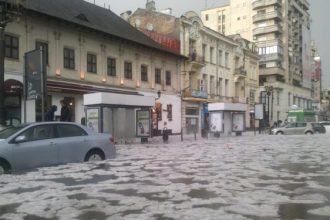 fenomenele meteo extreme lovesc tot mai puternic locuintele din romania suma record platita in ultimele zile de companiile de asigurari pentru pagubele produse in bucuresti si ilfov 6a6223c9dbde3