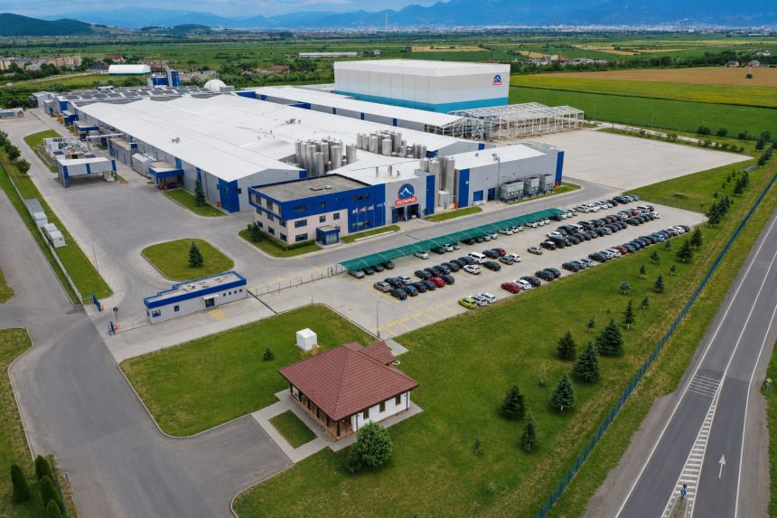 grecii de la olympus colaboreaza cu peste 1 200 de fermieri locali toate lactatele livrate pe piata locala sunt romanesti ar fi mai simplu si mai ieftin sa importam lapte 6a61eb824a2ca