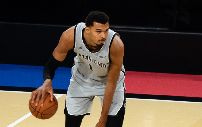 jucatorul de banschet francez victor wembanyama a semnat un nou contract cu echipa san antonio spurs pe o suma uriasa 6a5235a91c5cf