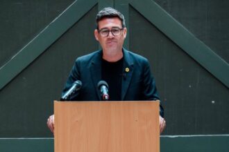 marea britanie noul prim ministru al regatului unit este andy burnham 6a5e13288fa26
