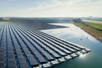 ncepe constructia celui mai complex proiect cu panouri fotovoltaice puse pe apa din europa la ipotesti in olt foto 6a5f80ccf26ff