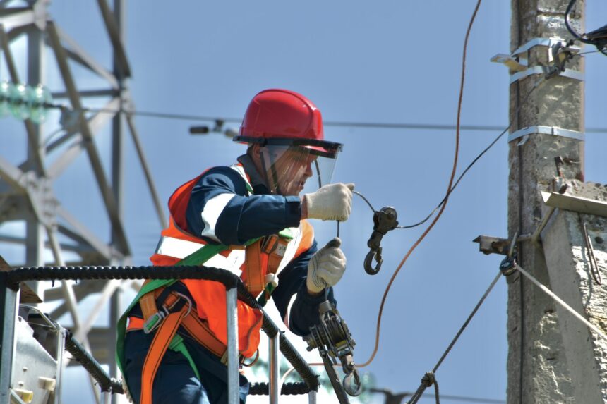 romanii au stat fara electricitate in medie patru ore in 2025 situatie putin mai proasta fata de anul precedent 6a6118bf1f45b