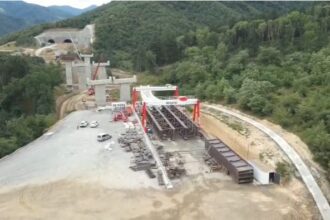 video autostrada a1 sibiu pitesti a inceput lansarea tablierului metalic pe cel mai inalt viaduct din sectiunea 2 6a68c95a03433