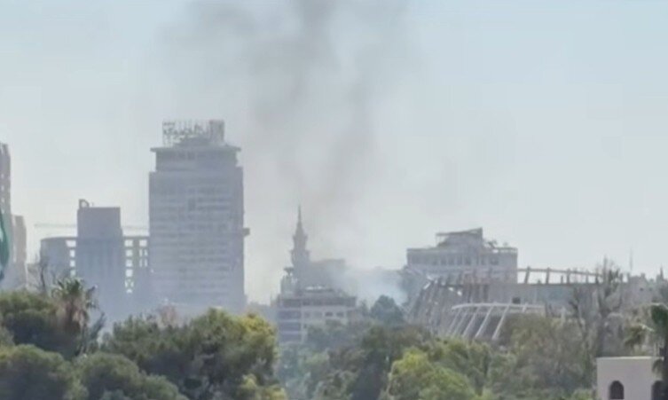 video doua bombe au explodat in timpul vizitei lui macron in damasc siria 6a4cc579068f7