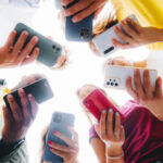 apple si samsung castiga tot mai mult din telefoane noi incasari record pe fondul scumpirilor care acopera costurile tot mai ridicate ale componentelor 6a6f1aa816560