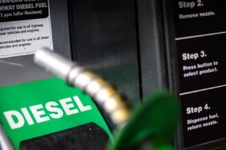criza carburanti transportatorii cer modificarea legislatiei astfel incat reducerea accizei la motorina sa se reflecte in pretul real la pompa 6a86d58bd5e6d