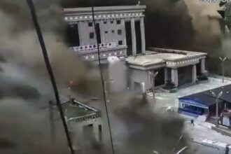 dezastru in china la granita cu nepal o alunecare de teren produsa de inundatii a maturat un important punct de frontiera dintre cele doua state video 6a8edaa83b3ad