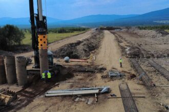 foto autostrada unirii a8 ce lucrari pregatitoare executa danlin xxl pe primul sau santier de autostrada 6a75ce2d37885