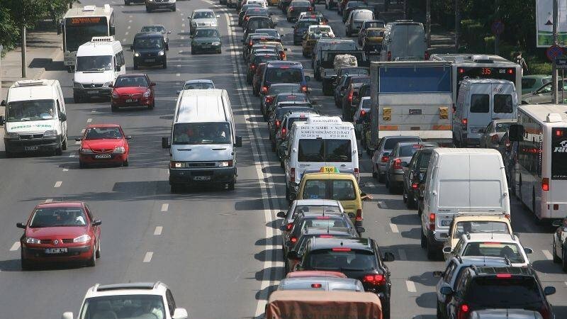 foto premierul ilie bolojan solicitat sa intervina urgent criza la frontiera sunt cozi interminabile la vama sculeni cu republica moldova 6a6f8b0c55926