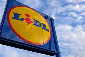 foto surpriza totala pentru clientii lidl din romania pungile cu legume si fructe la 5 lei au aparut in magazine ce contin 6a737f8c9efa0