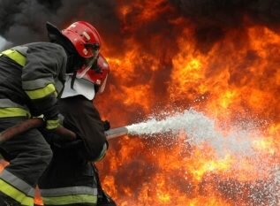 incendiu puternic in portul midia o nava a luat foc video 6a87e0b592307