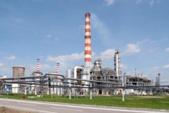 lukoil vrea sa bage in insolventa rafinaria petrotel mediafax 6a883520aea68