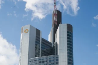 ministrul german de finante vrea consultari cu unicredit inainte de negocierile privind preluarea commerzbank 6a8ef6ced1e9a