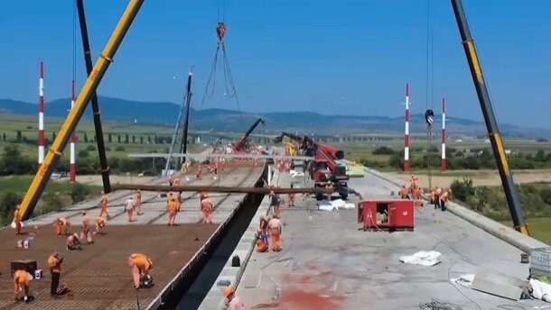 video autostrada a7 focsani bacau 1000 de muncitori mobilizati pe lotul 3 pentru finalizarea lucrarilor pana la sfarsitul lunii 6a733938b974e