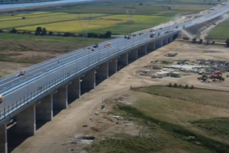 video autostrada moldovei a7 muncitorii lui umbrarescu asfalteaza bretelele la racordul cu nodul rutier bacau sud 6a8994cbdeb2b
