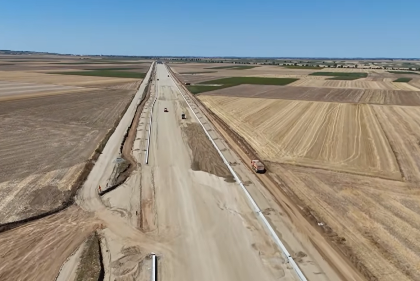 video pista de avioane pe autostrada unde se construieste acum aceasta facilitate in romania 6a773bccde8c2