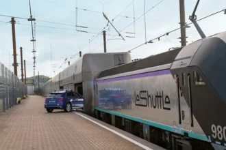 accident la eurotunnel un tren leshuttle a fost lovit de un microbuz 19 raniti 6ad1a69ac2549