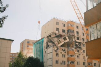 au fost demolate etajele 5 8 ale blocului din rahova afectat de explozie 6ae0b48c75669