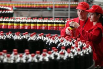coca cola nestle si danone au promis ca vor modifica etichetele privind reciclarea sticlelor de plastic 6ada0ed2d7167
