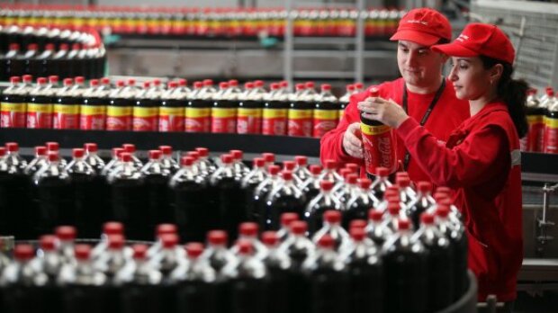 coca cola nestle si danone au promis ca vor modifica etichetele privind reciclarea sticlelor de plastic 6ada0ed2d7167