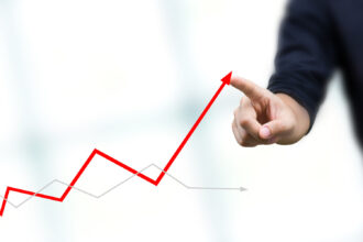 crestere economica de 0 05 si inflatie de 4 5 in 2027 presiunile pe cursul de schimb se vor mentine cfa romania 6abf789388c8d