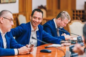 csoma botond udmr il va putea vota pe domnul luca niculescu singura linie rosie pentru noi este sa purtam negocieri cu aur si sos 6ac3f9ed103e7
