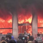 franta record de 855 de arestari la paris pe fondul protestelor privind conditiile din scoli si costul vietii 6ad481ea89bcc