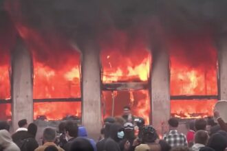 franta record de 855 de arestari la paris pe fondul protestelor privind conditiile din scoli si costul vietii 6ad481ea89bcc