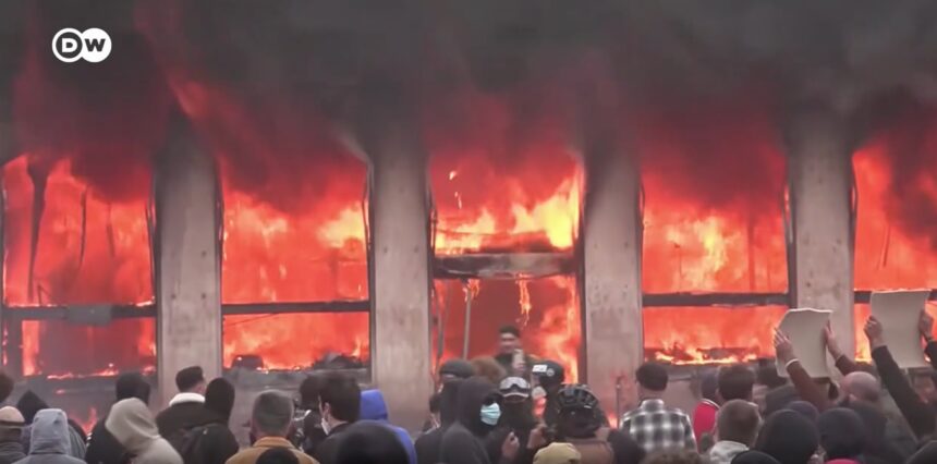 franta record de 855 de arestari la paris pe fondul protestelor privind conditiile din scoli si costul vietii 6ad481ea89bcc