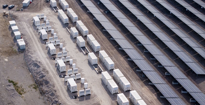 lectia de energie a bulgariei exporturile de electricitate au crescut cu 60 in ultimul an in special ca urmare a celor 7 000 mw de solar si a celor 17 000 mwh instalati in baterii 6ace77a74df10