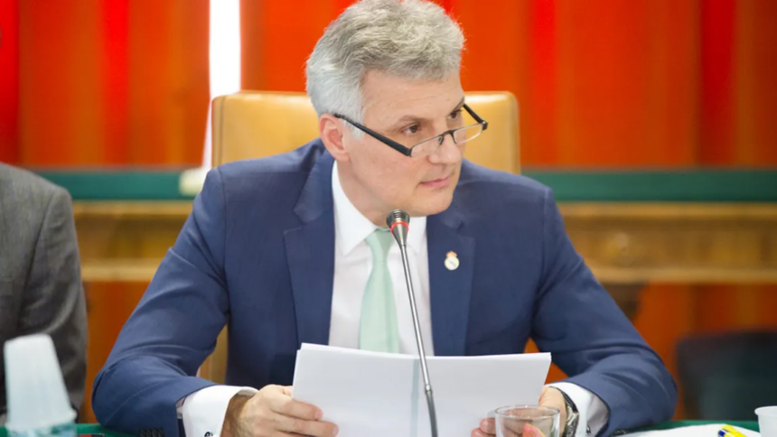 ministrul propus pentru economie daniel zamfir crede ca posta romana poate sa faca mai mult profit si anunta o posibila schimbare a conducerii primul as va fi un audit al companiei 6ad6367e4d2bb