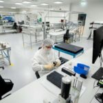 o fabrica din romania care produce componente pentru apple samsung sony si acceleratorul cern cauta furnizori romani de ce este dificil sa ii gaseasca 6ad7cd9596b3f