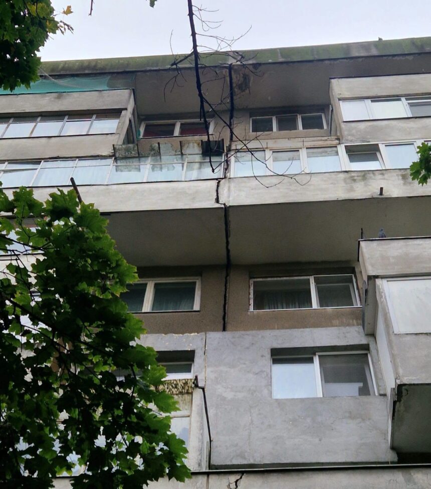 pmb vine cu explicatii in privinta blocului din drumul taberei a carui locatari au fost evacuati crapatura exista de 9 ani nu e de la calitatea constructiei ci de la problemele de canaliza 6adcb1df4f741