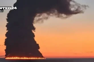 rusia incendiu urias pe un petrolier in largul orasului soci dupa un atac cu drone ucrainene video 6ac5d74498670