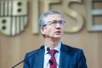 seful bis pablo hernandez de cos avertizeaza ca cresterea datoriei publice ar putea ingreuna misiunea bancilor centrale de a rezolva viitoarele crize financiare 6ac3cf819c766