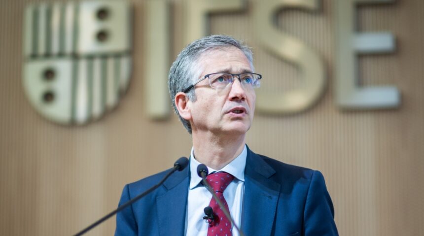 seful bis pablo hernandez de cos avertizeaza ca cresterea datoriei publice ar putea ingreuna misiunea bancilor centrale de a rezolva viitoarele crize financiare 6ac3cf819c766