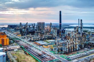 situatia de criza de pe piata carburantilor ar putea fi prelungita pana la 31 martie 2027 se va plafona si marja rafinariilor romanesti dar si marja importatorilor proiect in parlament 6ac4f70bd38ac